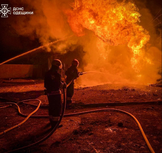 GORI ODESA! Rusi izveli žestok napad na kritičnu infrastrukturu, energetski objekti U PLAMENU (FOTO/VIDEO)