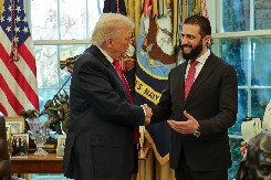 PREDSEDNIK SIRIJE OTKRIO ŠTA MU JE TRAMP POKLONIO: Košta tačno 55 dolara