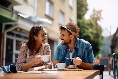 ONI ĆE VAS ZASMEJATI DO SUZA Najduhovitiji horoskopski znakovi su savršeno društvo - komični su i neodoljivi