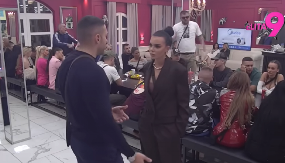 "NEOPHODNA JOJ JE STRUČNA POMOĆ" Bivša devojka Anđela Rankovića urnisala Anitu, nije mogla više da ćuti: "Vreme je da zaštitim sebe i njega od daljih napada"