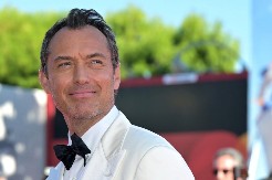 OBJAVLJEN TREJLER ZA FILM "ČAROBNJAK IZ KREMLJA" I NAJAVLJENA SVETSKA PREMIJERA Vladimira Putina igra ovaj poznati glumac