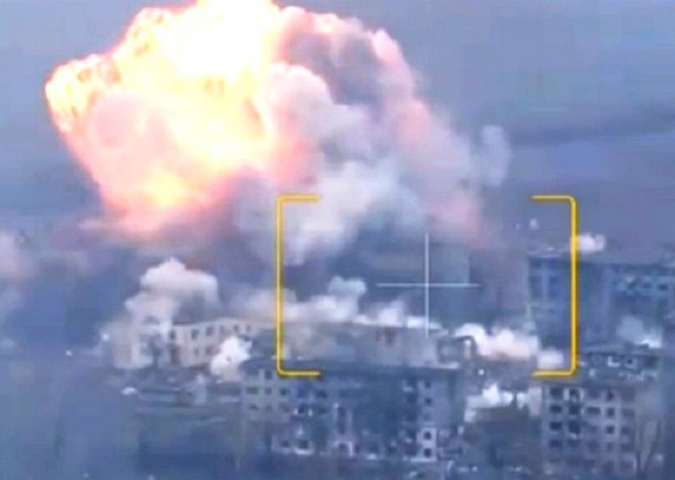 DŽINOVSKA VATRENA PEČURKA IZNAD DIMITROVA! Ruska bomba od 1,5 tona pretvorila u prah ukrajinsku vojsku - NEMA PREŽIVELIH (VIDEO)