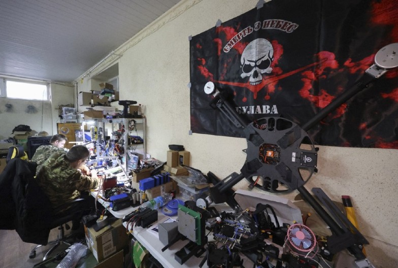 UKRAJINCI BACAJU "PROKLETI NOVAC": Skeniraj i artiljerija te već nišani!