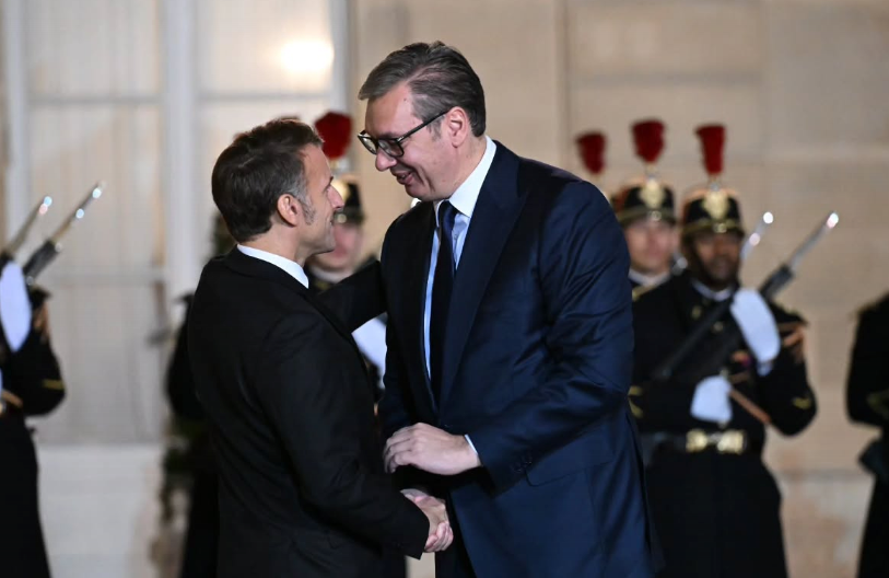 TRI SATA TRAJAO RAZGOVOR MAKRONA I VUČIĆA Izuzetna čast ukazana predsedniku Srbije na užasno težak dan za Francusku