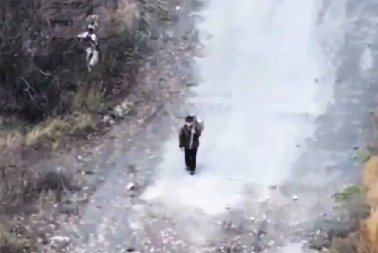 UKRAJINCI MASOVNO UBIJAJU CIVILE U KUPJANSKU! 87-godišnjak i njegov komšija poginuli dok su nosili beli barjak (VIDEO)