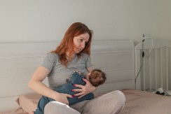 ON ŽIVI KAO MOMAK, A JA ZAROBLJENA U KUĆI SA BEBOM  Svekrva dođe, neće prstom ni da mrdne, a zbog ovoga mi je pao mrak na oči