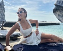 BOLI KOLIKO JE ZGODNA! Srpkinja (54) u dekoltiranoj haljini u Dubaiju šokirala javnost, a ovo je tajna njene svakodnevne ishrane i rutine (FOTO)