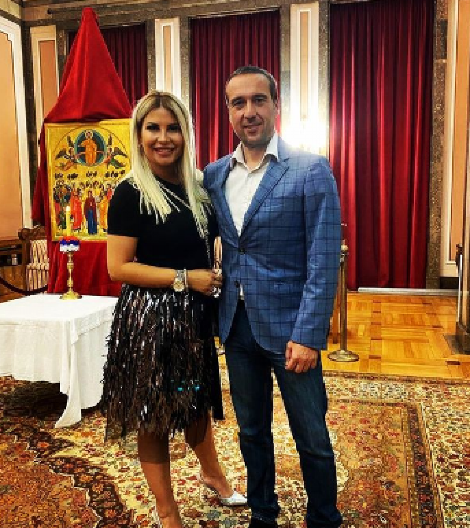 ŠOK! DEA OD MLADENA DOBILA NESVAKIDAŠNJI POKLON! Voditeljka sve prikazala javno (FOTO)