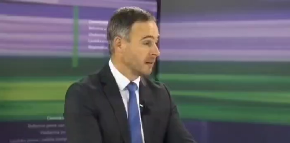 ALEKSIĆ IZGLEDA NE ZNA NI KADA SU LJUDI POGINULI, ALI ŽELI DA "SRBIJA STANE"! Za to vreme opozicioni novinar se pita: Može li da se politički iskoristi tragedija u Novom Sadu? (VIDEO)