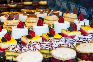 GOTOVI ZA TILI ČAS, A GOSTI IH TAMANE KADA SU NA SLAVSKOJ TRPEZI 5 vrsta posnih sitnih kolača koji se spremaju za male pare