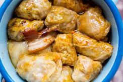 NEKADA SU SRPSKE DOMAĆICE OVAKO PRAVILE ZAPRŠKU ZA SARMU Kad ih prelijete sa ovim sosom okusićete razliku