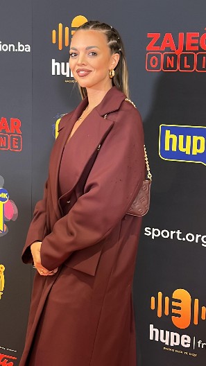 SOFIJA ŠAŠIĆ STIGLA NA PREMIJERU FILMA ACE LUKASA! Sve oči uprte u nju, nastao kolaps kada se pojavila (VIDEO/FOTO)