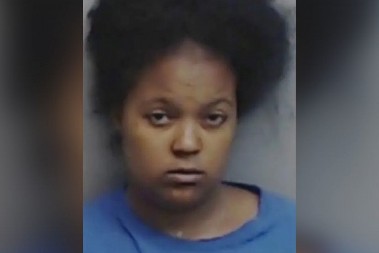 STAVILA JE SVOJE BEBE U RERNU I UKLJUČILA JE Onda je pozvala njihovog oca, skamenio se od prizora