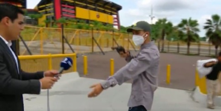 ŠOK USRED PRENOSA UŽIVO Voditelju prišao lopov, kamera zabeležila jeziv trenutak, snimak nije za one sa slabim srcem!