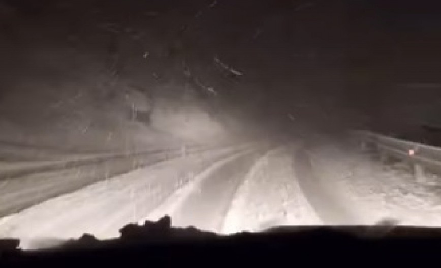 OVA 2 DELA SRBIJE OKOVANA SNEGOM Ne vidi se prst pred okom koliko je zavejalo! (VIDEO)