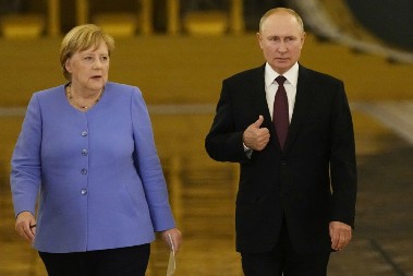 ZAŠTO JE MERKEL REKLA "NE" UKRAJINI Putin mi je jednom rekao...