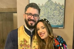 DANICA CRNOGORČEVIĆ I SUPRUG IVAN OBELEŽILI ARANĐELOVDAN Ona u jeleku, on u mantiji dočekuju goste