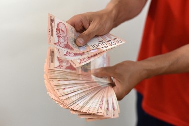 NAJAVLJENO NOVIH 15.000 DINARA ZA OVU GRUPU GRAĐANA Pojedinačna rešenja o jednokratnoj pomoći najkasnije do 15. decembra