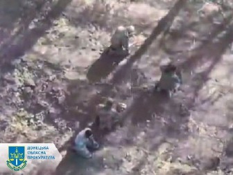 SNIMILI SU NJIHOVE POSLENJE MOMENTE Ukrajinci objavili snimak brutalne egzekucije zarobljenika (UZNEMIRAVAJUĆI SADRŽAJ)