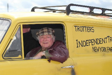 NAKON 52 GODINE, OTKRIO DA IMA ĆERKU Legenda "Mućki" u 84 godini doživeo šok života, "sedeo sam u kuhinji i tresao se"