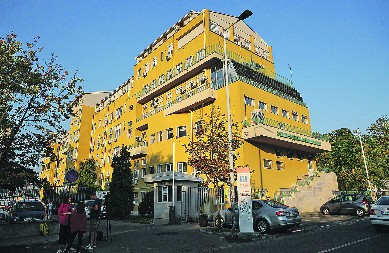 KARDIOHIRURG IZ LONDONA STIŽE U SRBIJU! Operisaće petoro dece u Tiršovoj o trošku države!