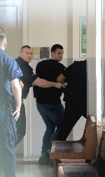 HAOS U SPECIJALNOM SUDU ZA MASAKR U MLADENOVCU Uroš Blažić hteo nešto da kaže, sudija mu ZABRANILA - njegovom ocu isključili mikrofon!