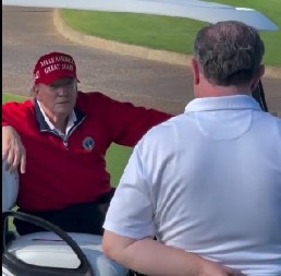 "KUPIĆU TVOJU KOSU, PLATIĆU TI MILIONE" Trampova ponuda nepoznatoj devojci šokirala svet (VIDEO)