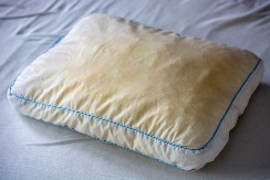 OPERITE POŽUTELE JASTUKE Biće kao novi uz pomoć ove jednostavne mešavine