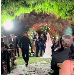 NA TAMARINO VENČANJE "UPAO" NEPOZVAN GOST  Mladenci davali zavete, a onda je bizaran trenutak prekinuo ceremoniju