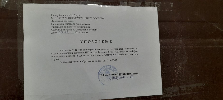 OSUMNJIČENA DA JE UBILA MAJKU, ZAVRŠILA U BOLNICI  Ona je sama došetala do policije i prijavila da je u  stanu zatekla  majčino telo