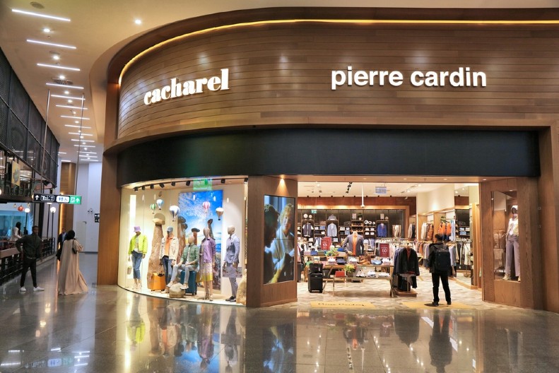 MODNA KUĆA MORA DA PLATI OGROMNU KAZNU Sprečavala kupovinu robe i ugrozila tržište