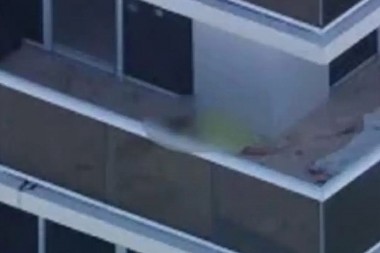 NA OVOJ TERASI JE MANEKENKA SABRINA UBILA MUŽA ALBANCA IZ PEĆI, PA SEBI PRESUDILA:  Kamera zabeležila krvavi pir (FOTO)