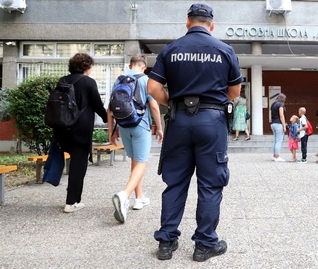 ZA ŠAMAR NASTAVNIKU ODMAH ĆE SE IĆI U ZATVOR Ove kazne donosi novi Zakon u Srbiji i veoma su oštre