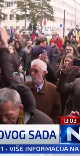 Šta povezuje one malobrojne koji su došli da ruše Srbiju u Novom Sadu? Pa, to što kažu da su Srbi genocidan narod