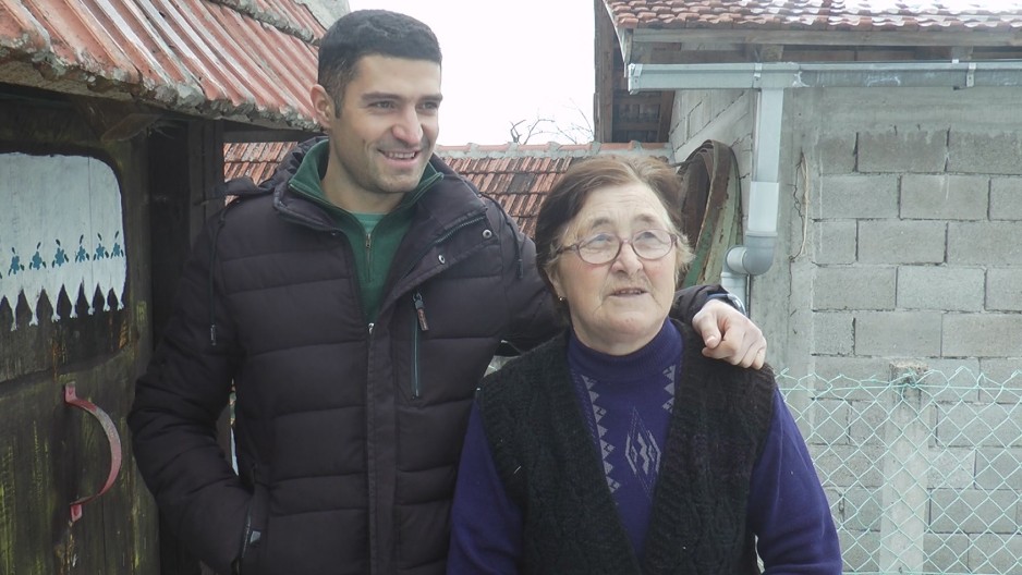 PREDRAG SA BAKOM DOBRINKOM PRAVI NAJBOLJI LEK ZA MAMURLUK Oni su neverovatan tandem, od divljih voćki napravili biznis iz snova