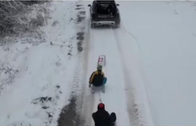 SNIMAK SA JADOVNIKA ŠOKIRAO SVE! Srbi ljuti, šta ovaj čovek radi sa svojom decom (VIDEO)