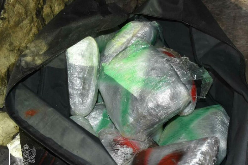 UHAPŠEN PODGORIČANIN: Policija pronašla džoint, 20kg marihuane i novac