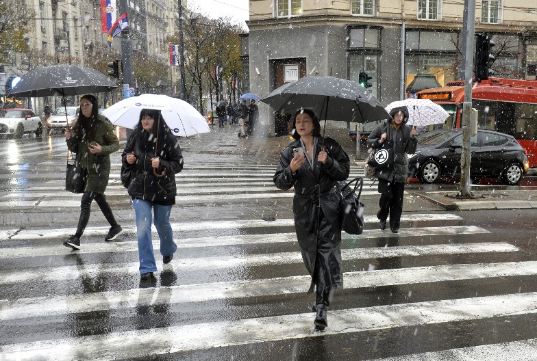 FORMIRAĆE SE I DO 15 CENTIMETARA SNEŽNOG POKRIVAČA RHMZ objavio najnoviju prognozu, sneg počinje večeras, evo koji delovi Srbije su prvi na udaru!