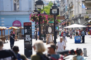 ENGLESKINJA POSTAVILA PITANJE KAKO JE BITI SA SRBINOM U VEZI Srpkinja joj komentarom očitala lekciju, izazvala haos na mrežama!