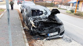 USRED ZAJEČARA ZAPALIO PARKIRANI AUTOMOBIL Z. V. se sumnjiči da je zapalio automobil svoje sugrađanke stare 42 godine