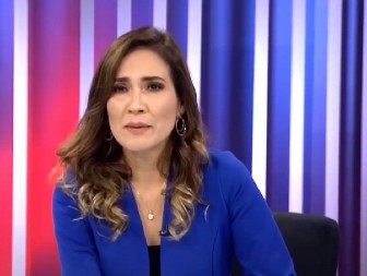 ŠOK U STUDIJU, SVE KRENULO DA SE TRESE Zemljotres zatekao voditeljku u sred razgovora sa gostom, njena reakcija je totalni hit! (VIDEO)