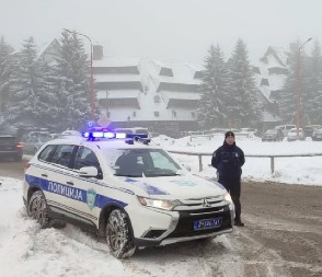 APEL MUP ZA SVE  Zbog zimskih uslova "Posebno pazite na pešake u uslovima smanjene vidljivosti"