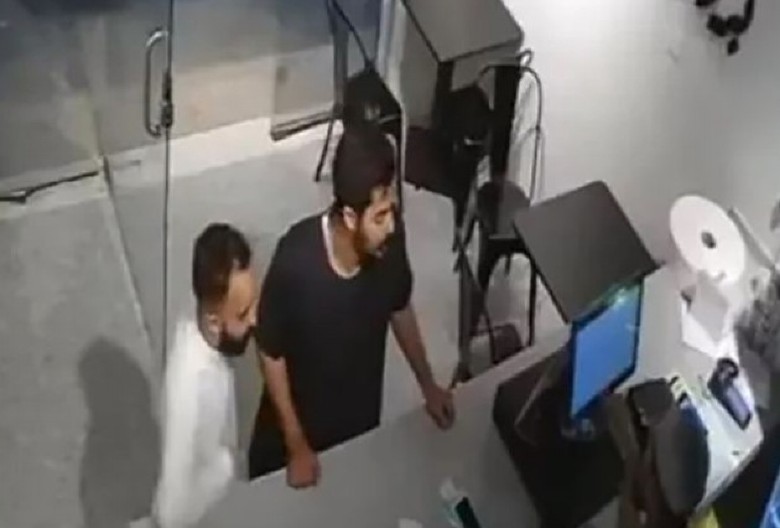 NISU SRBI, A RASPRAVLJAJU SE KO ĆE DA PLATI RAČUN Potez ova dva muškarca u restoranu će vas nasmejati do suza! (VIDEO)