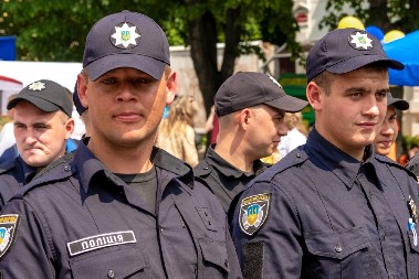 VIC DANA Idu dva policajca ulicom i jedan upadne u šaht...