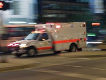 POLICAJAC NA MOTOCIKLU NALETEO NA UČESNIKE PARADE Više osova povređeno u Kaliforniji