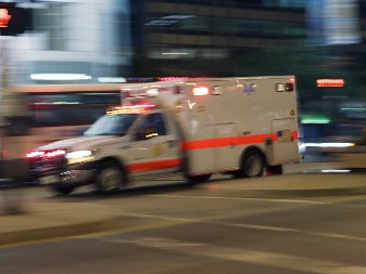 POLICAJAC NA MOTOCIKLU NALETEO NA UČESNIKE PARADE Više osova povređeno u Kaliforniji