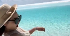 NESREĆNICA NIJE STIGLA NI DA VRISNE Uživala je na plaži, a onda ju je letelica opalila po glavi, jezivo! (VIDEO)