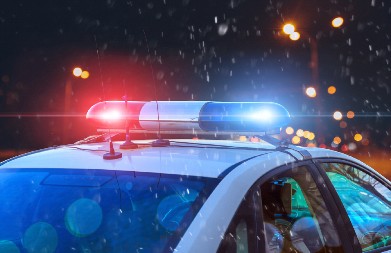 PIJANA ULETELA U ZGRADU NAKON SUDARA SA AUTOBUSOM Policija na licu mesta