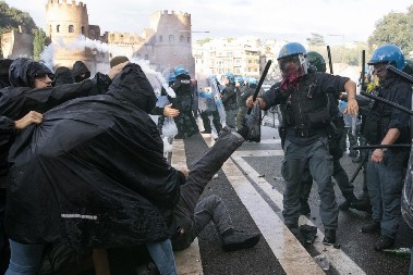 "TO JE LEGLO KRIMINALACA" Mekdonalds u Rim zatvoren na 10 dana, oglasile se gradske vlasti