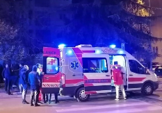 UŽAS U NASELJU BRAĆE JERKOVIĆ Auto udario u banderu nakon trke - povređeno dete!